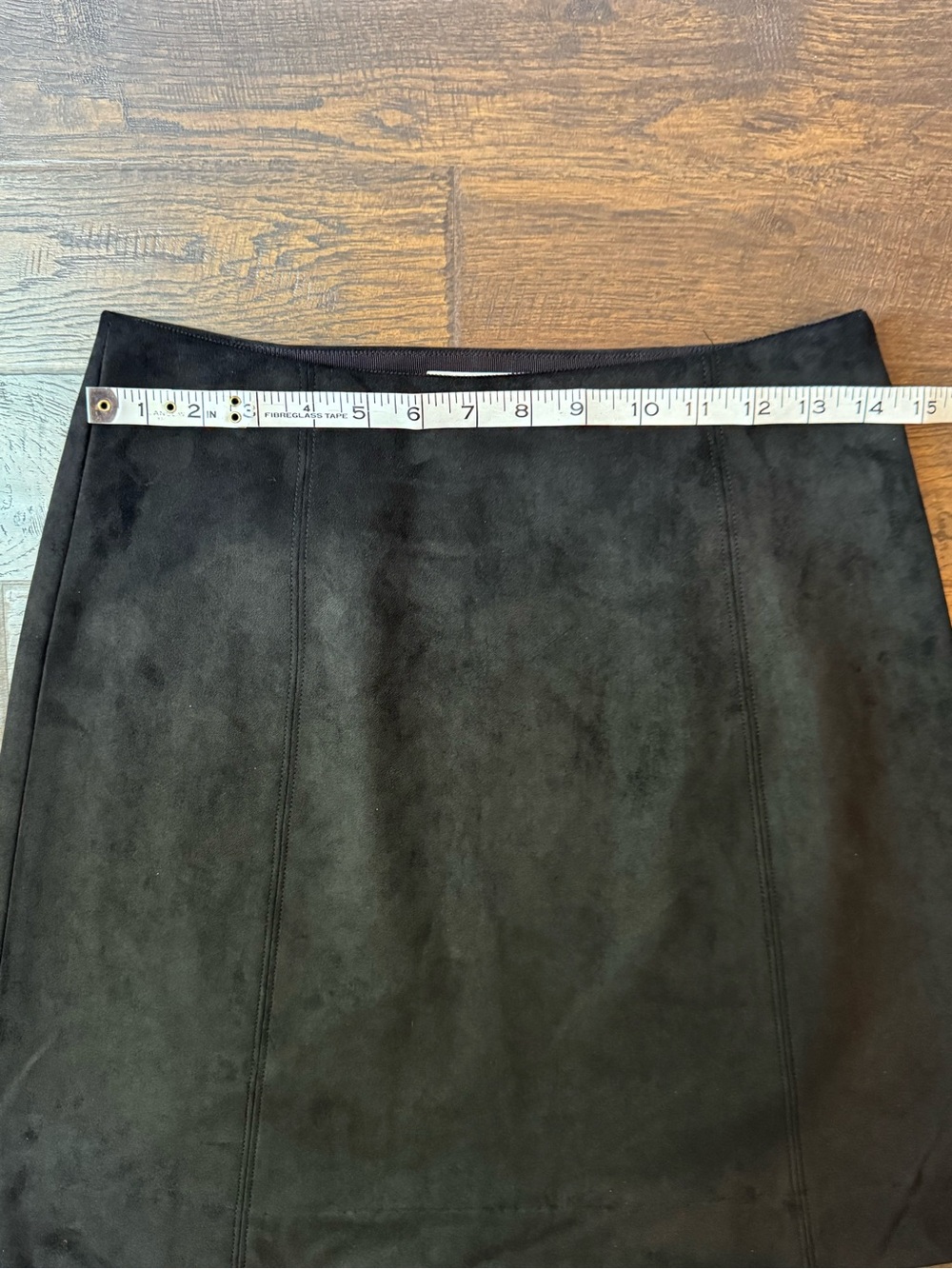 Aritzia Babaton Hopper Faux Suede Mini Skirt Black Size 8 - Picture 2 of 7
